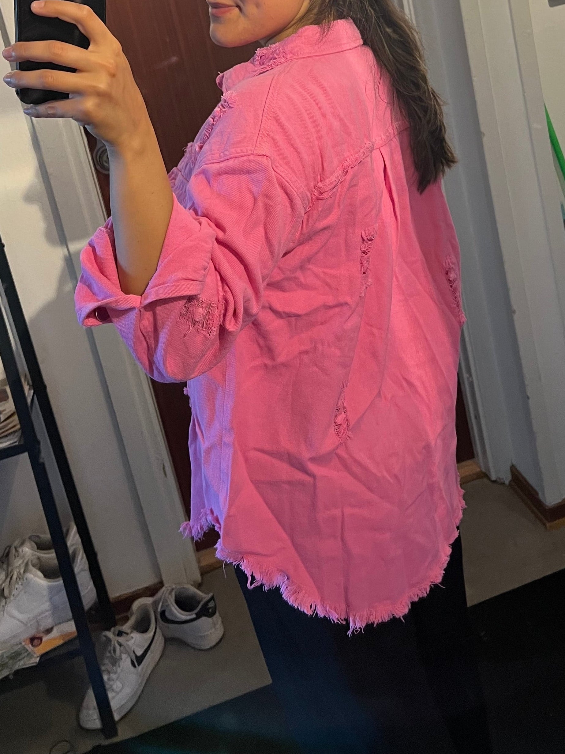 Oversized skjortjacka med slitningar